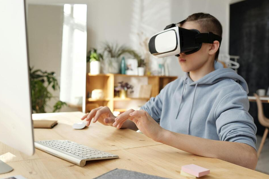 Фото навчання дитини у ВР клубі