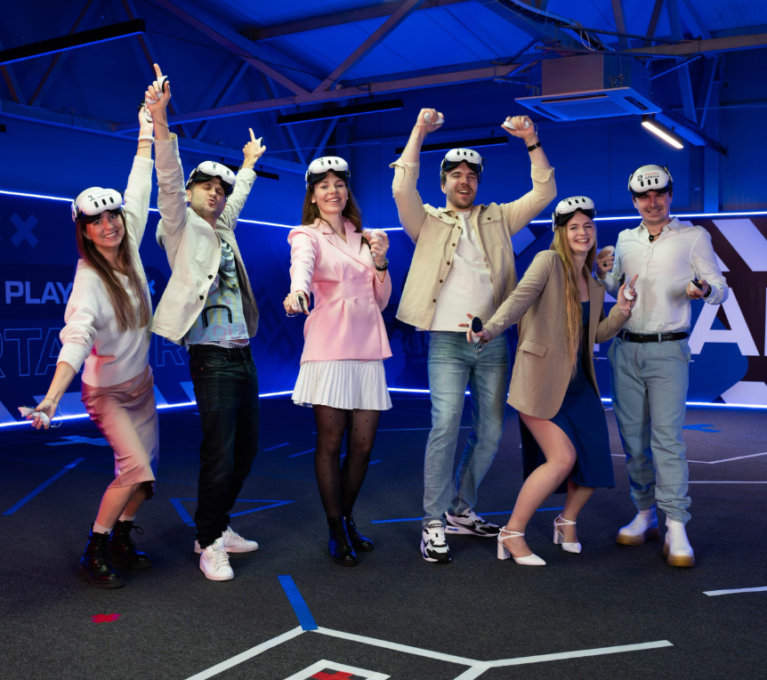 Фото команди працівників що відпочивають в VR клубі в Ніжині